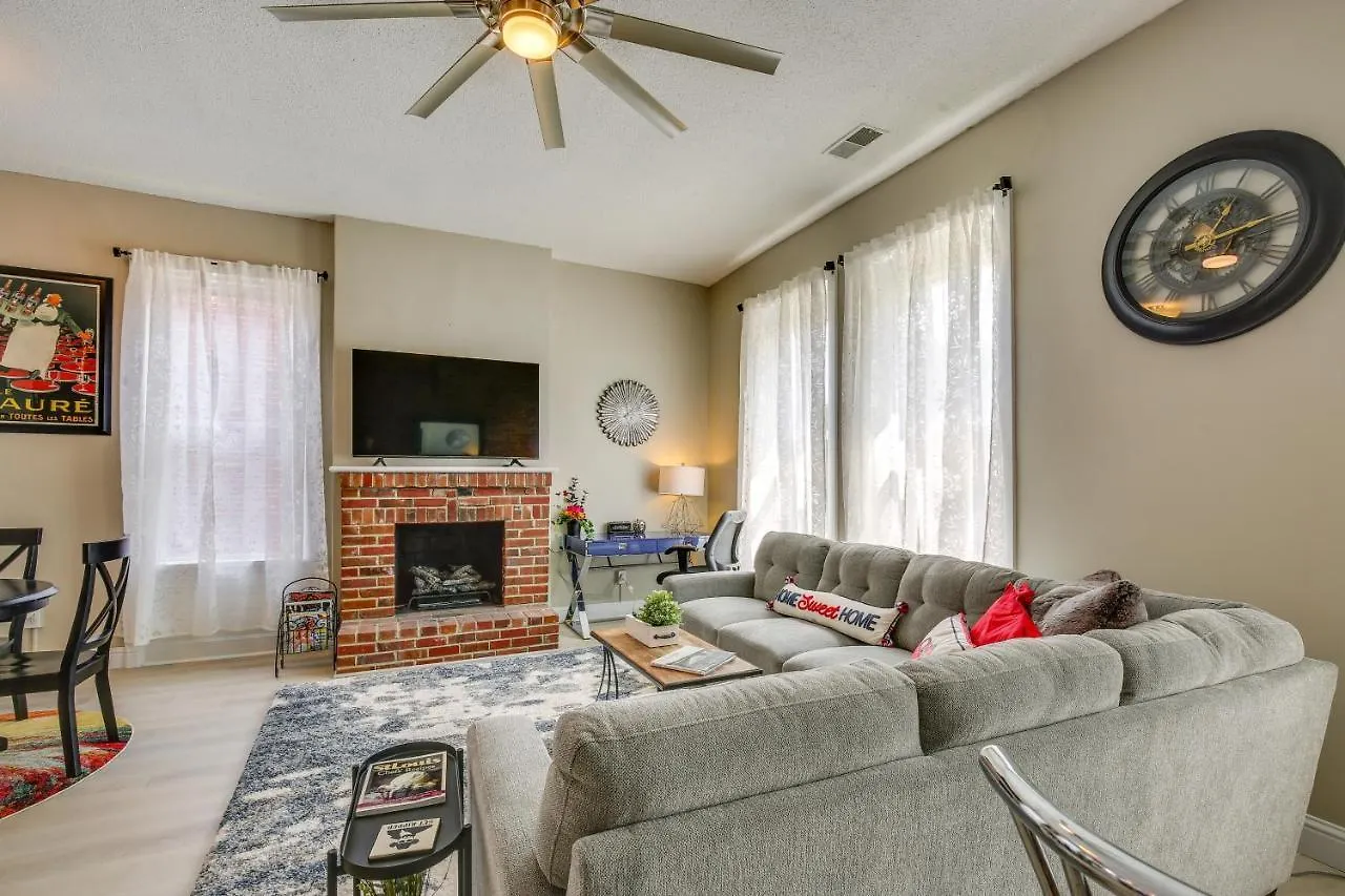 Apartment St Louis Vacation Rental About 2 Mi To Downtown Saint Louis